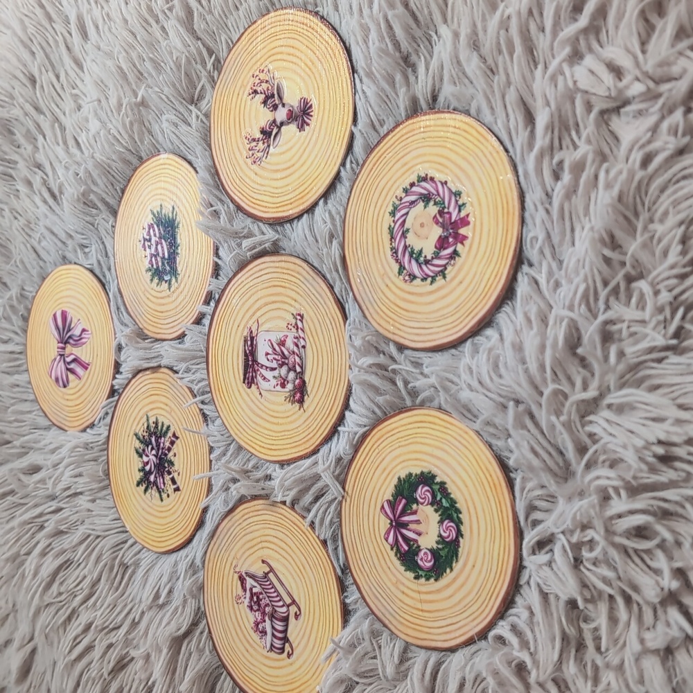 Rustic Farmhous Pinkmas Round Wooden Coaster Set 🦌 with Festive Designs, 8 Pack - Picture 3 of 6
